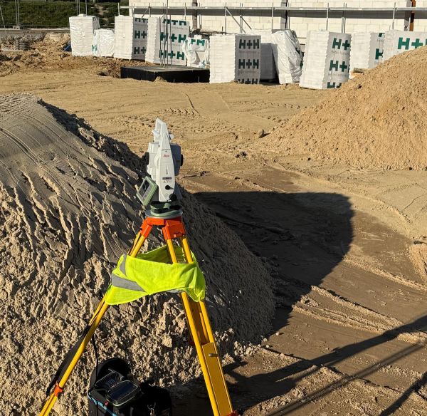 Wytyczenie stanowi drugi etap prac geodezyjnych przy realizacji inwestycji.